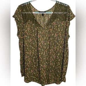 Lane Bryant Green Blouse with Decorative Crocheted Neckline Red & Yellow Flowers